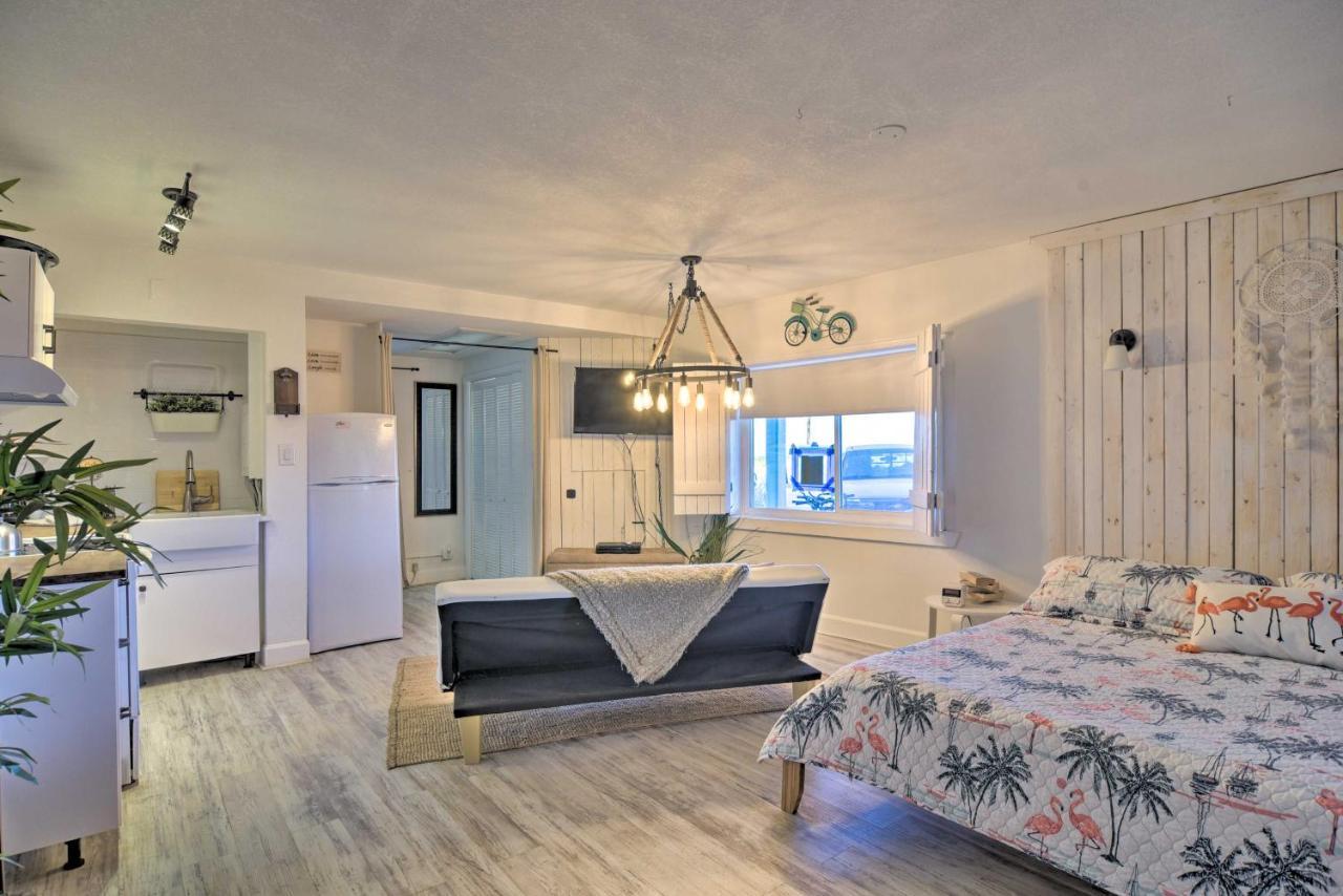 Idyllic Pass-A-Grille Studio - Walk To The Beach! سانت بيتي بيتش المظهر الخارجي الصورة