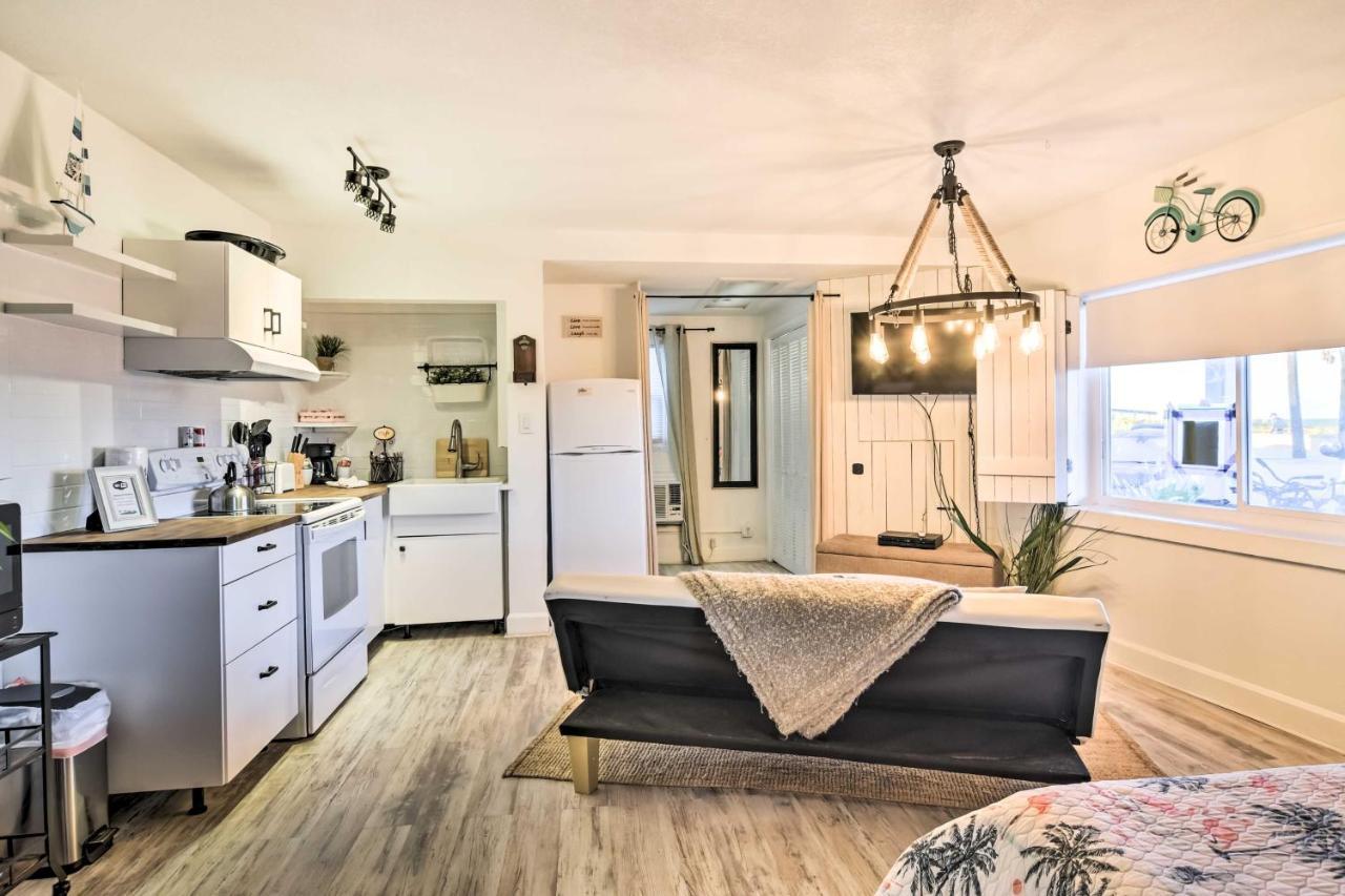 Idyllic Pass-A-Grille Studio - Walk To The Beach! سانت بيتي بيتش المظهر الخارجي الصورة